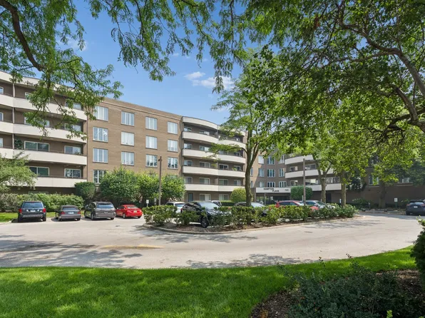 7201 N Lincoln Ave APT 203, Lincolnwood, IL 60712