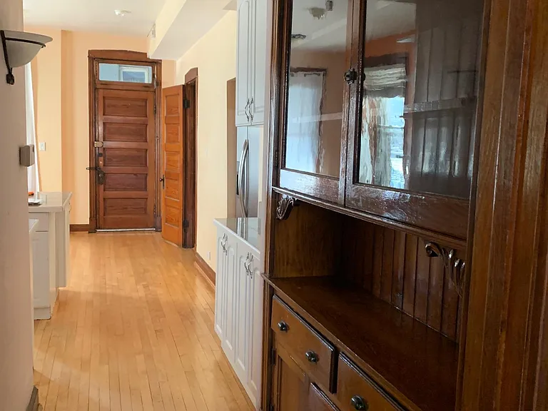 2956 N Avers Ave #1A — Photo 4