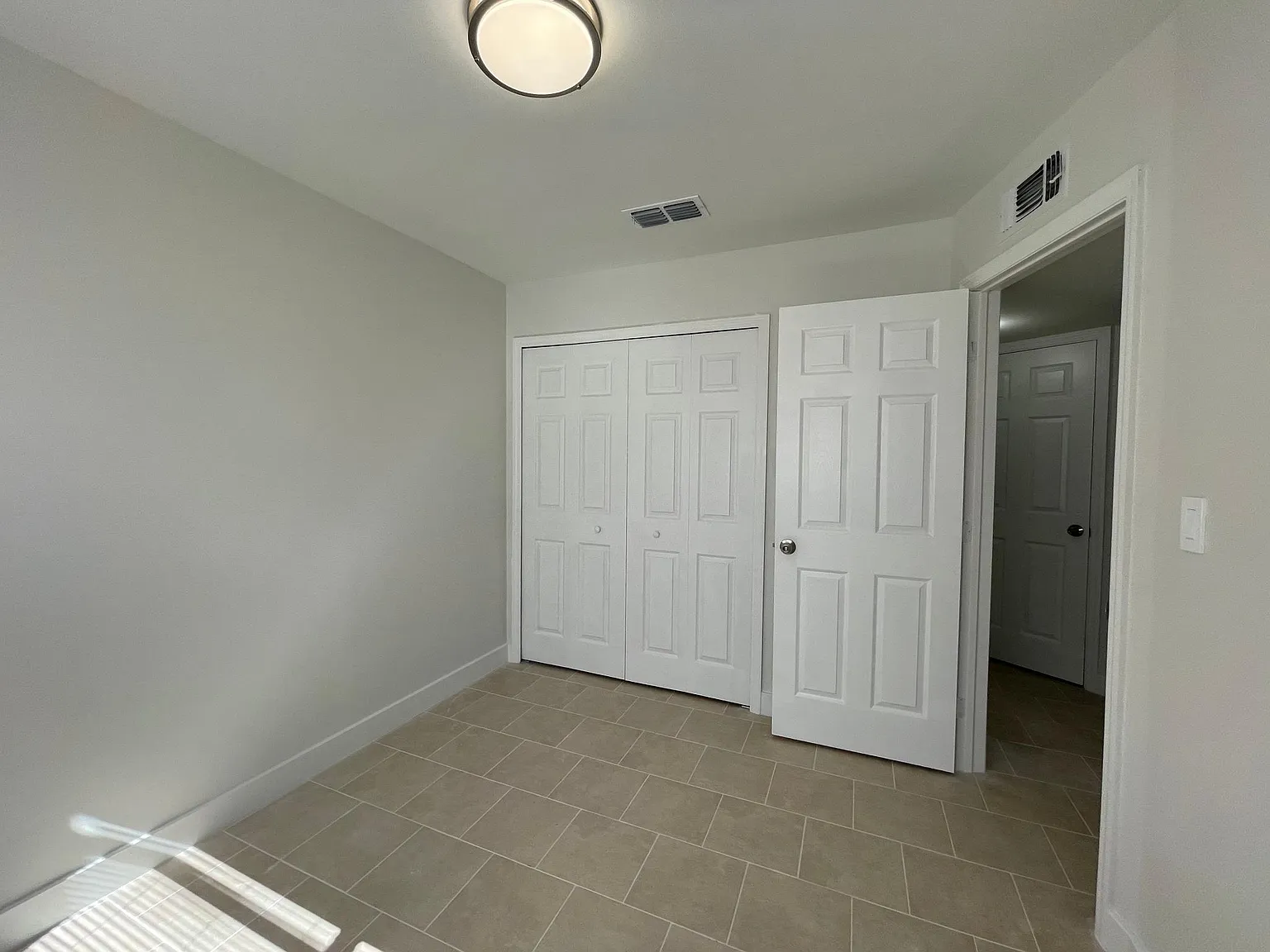 715 Joel Blvd — Photo 4