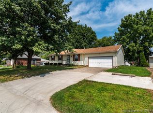 3018 Holmans Ln, Jeffersonville, IN 47130