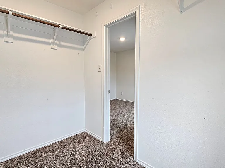 813 Fueller Dr — Photo 35