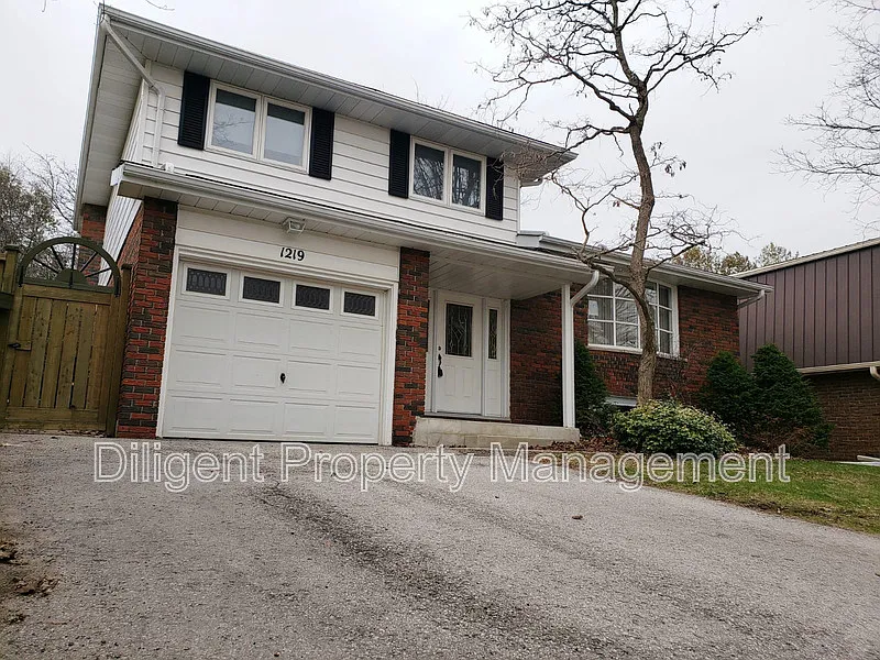 2 bed, 3.0 bath, $700 — Photo 2