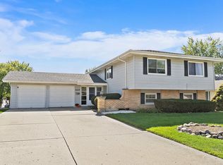 1125 Lancaster Ct, Hoffman Estates, IL 60169