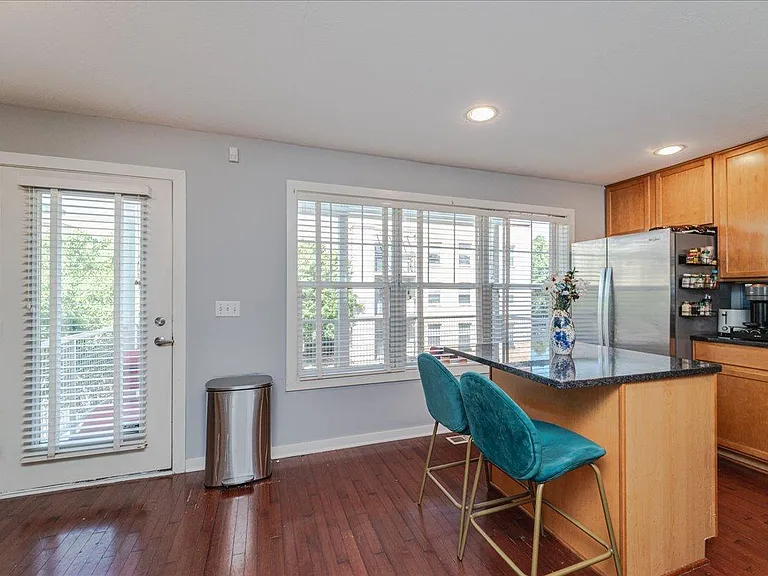 1440 Marshall St NE — Photo 4