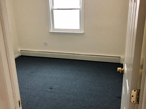 5th image of 11625 135th St Floor 2