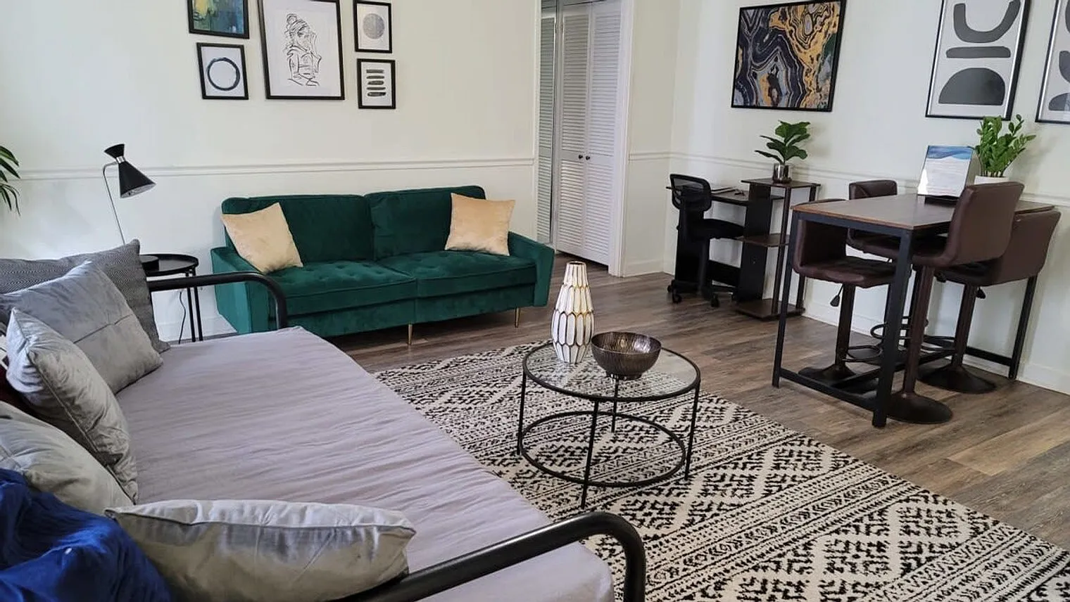 1 bed, 1.0 bath, 796 sqft, $2,558 — Photo 4