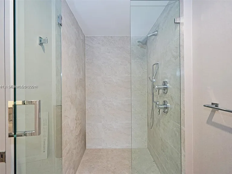 488 NE 18th St #1303 — Photo 8