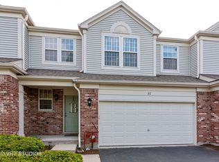 11 Pine Grove Ct, Algonquin, IL 60102