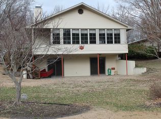 92 E New Thompson Lake Rd, Carbondale, IL 62901