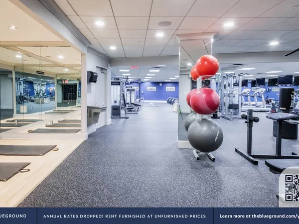 180 Riverside Boulevard image 19 of 31