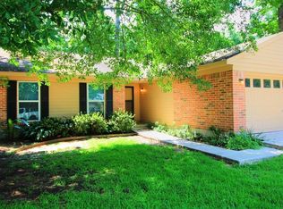 28 E Brookberry Ct, Spring, TX 77381