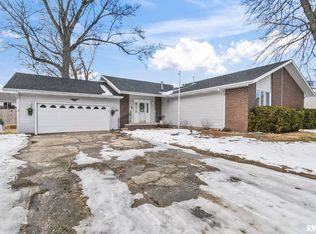 65 Ramblewood Dr, Chatham, IL 62629