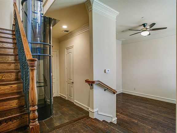 5th image of 4093 Winsor Dr