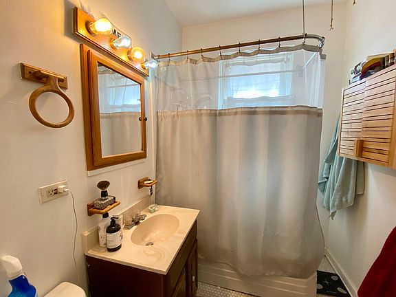 5th image of 5538 N Winthrop Ave APT 1