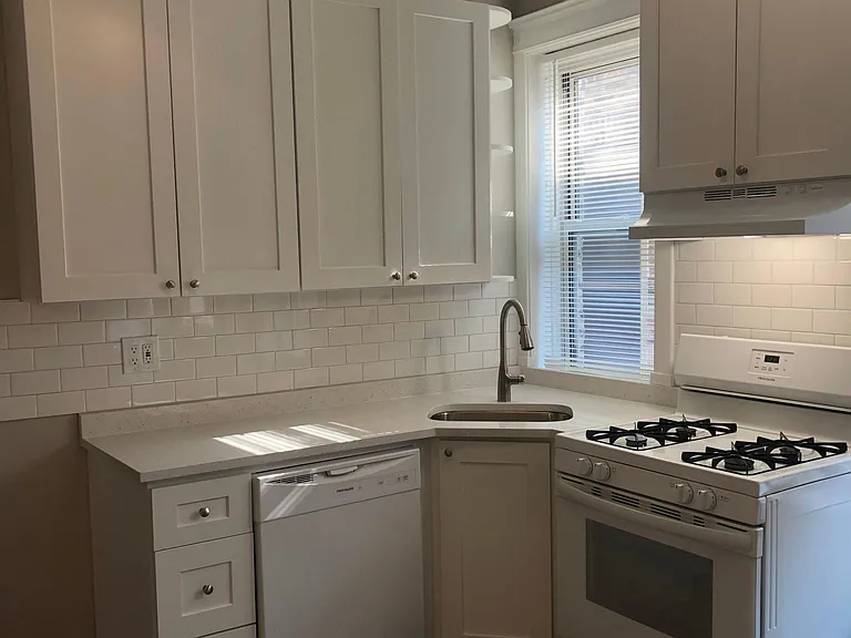1264 W Winnemac Ave #2F — Photo 9