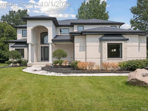 46676 Grand Oak Ct, Canton, MI 48187