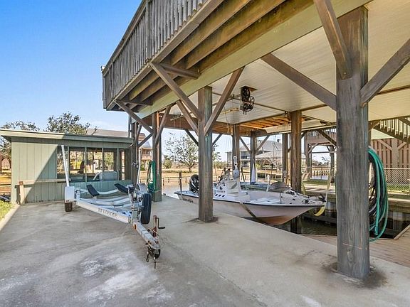 3rd image of 435 Lake Breeze Dr