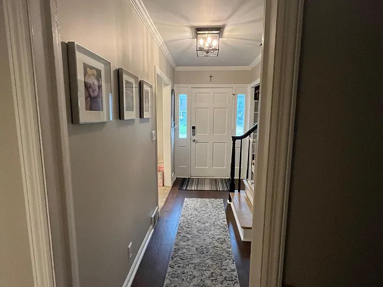 260 Bel Air Dr NE — Photo 4