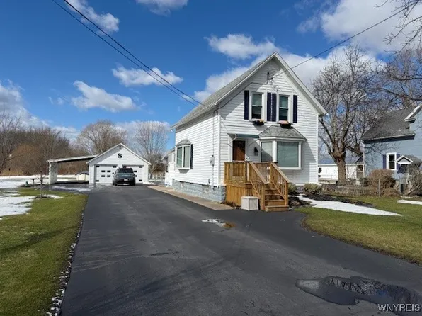 7042 Ward Rd, North Tonawanda, NY 14120