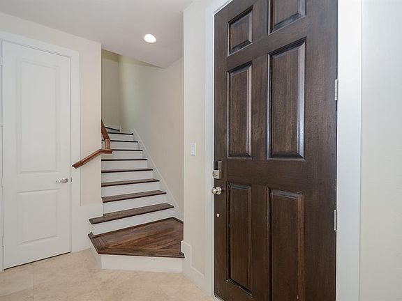 4th image of 1803 Crestdale Dr