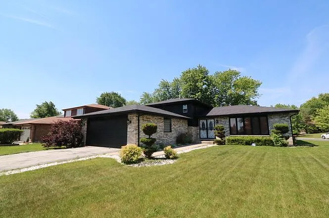 17700 Sycamore Ave photo 1