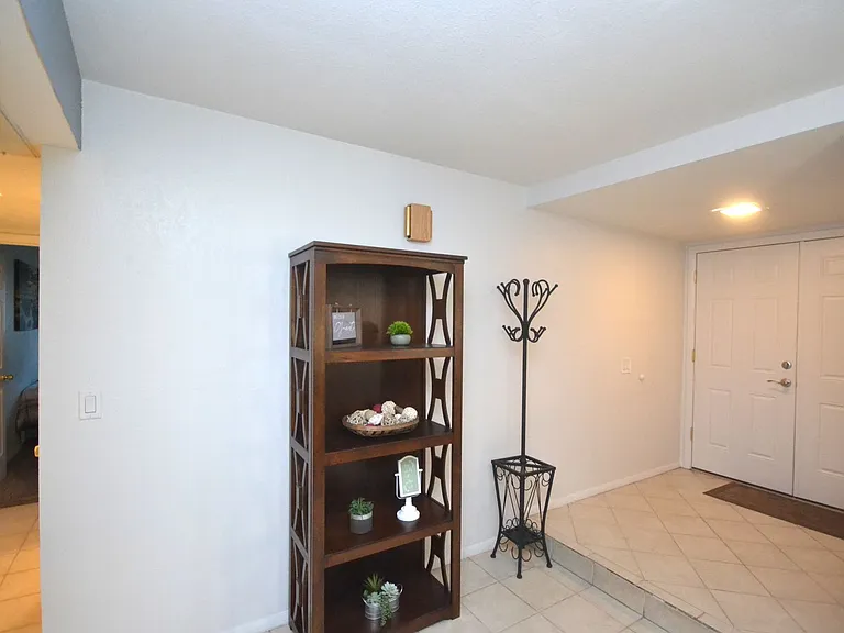 1389 Trane Rd — Photo 2