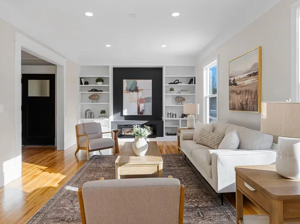 2320 Humboldt Ave S, Minneapolis, MN 55405