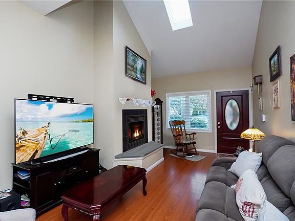 5th image of 268 Cromwell Ave