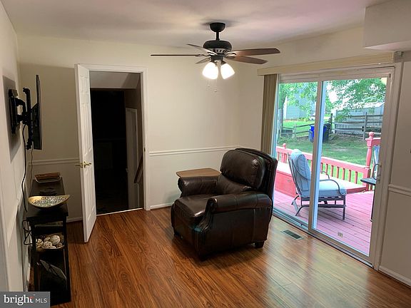 4th image of 727 Fox Chase Cir