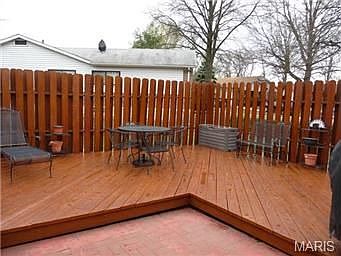 5th image of 2962 New Castle Dr