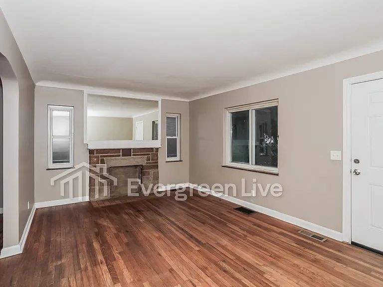 2032 Sundale Ave — Photo 3
