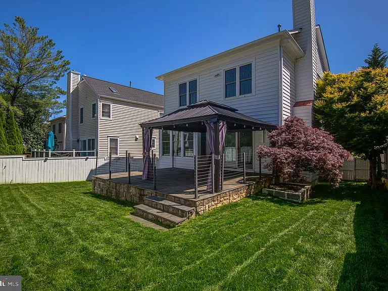 1628 Great Falls St — Photo 7