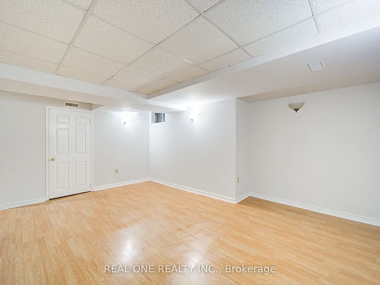 2593 Addingham Cres — Photo 36