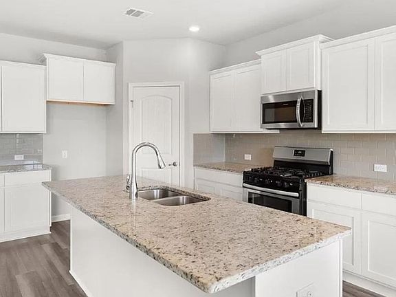 3rd image of 327 Oak Hampton Dr