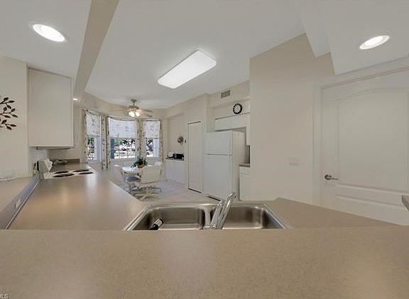 5th image of 9601 Village View Blvd