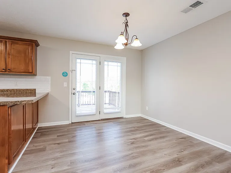 713 Wildwood Dr — Photo 7