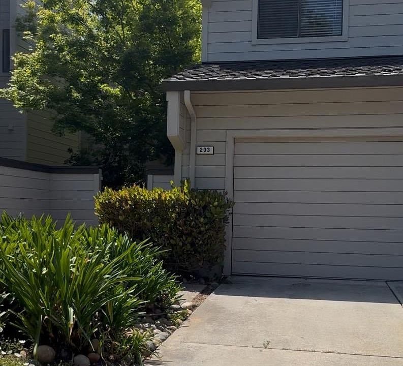 1st image of 203 Lorain Pl