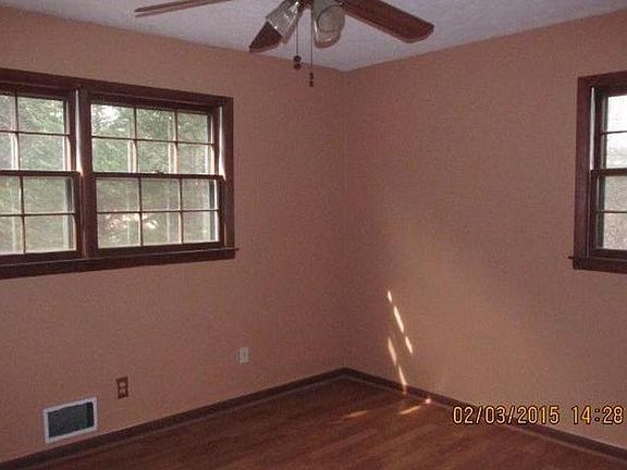 3rd image of 1316 White Oak Ct SE