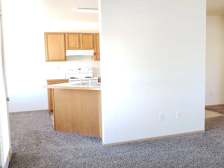 587 Eastmont Ave — Photo 8
