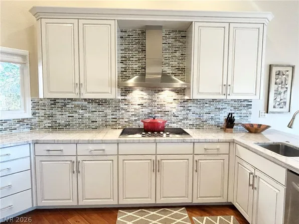 7307 Mission Hills Dr, Las Vegas, NV 89113