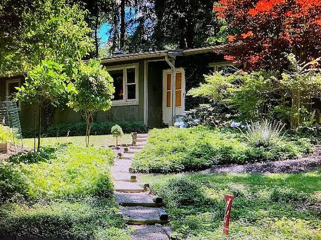 19 Samson Pl — Photo 1
