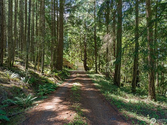2nd image of 76 Lookout Loop