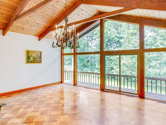 4th image of 32 Wenwood Dr