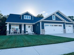4 Woodland Ct, Monticello, IL 61856