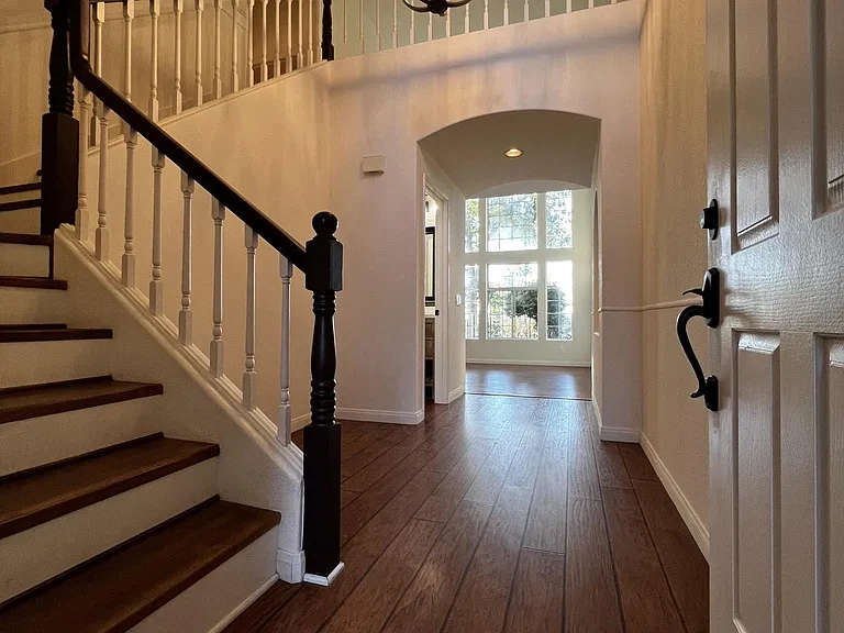 1888 Matin Cir — Photo 4