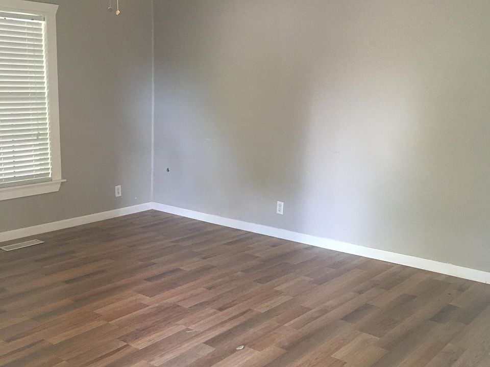1st image of 219 E Freeport St