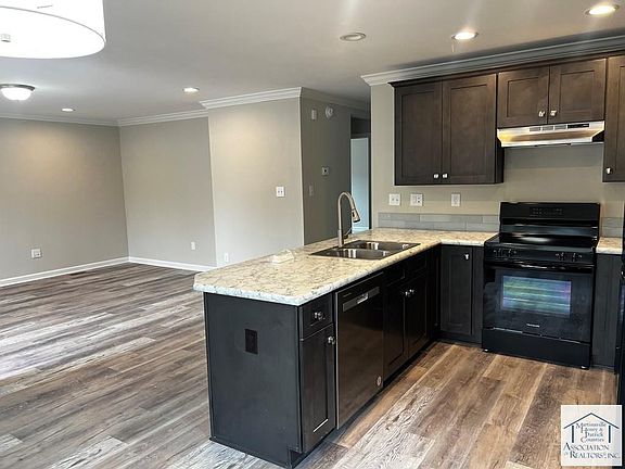 3rd image of 605 W Church St