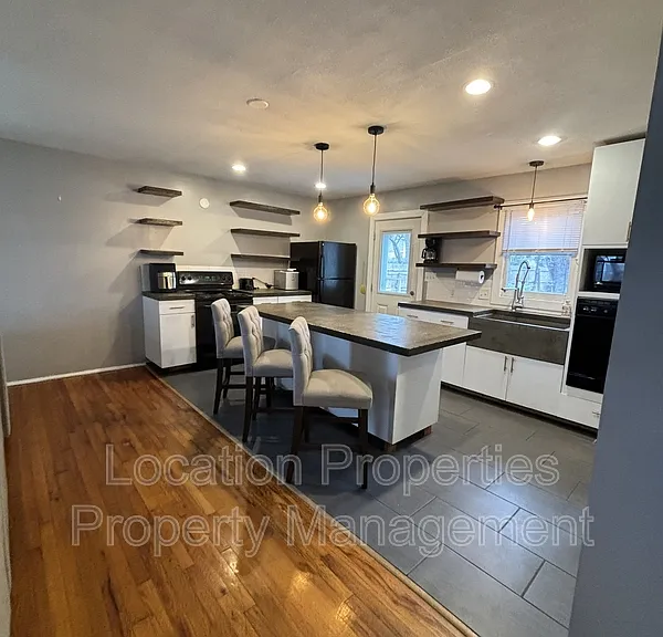 1418 W 22nd Ter — Photo 10