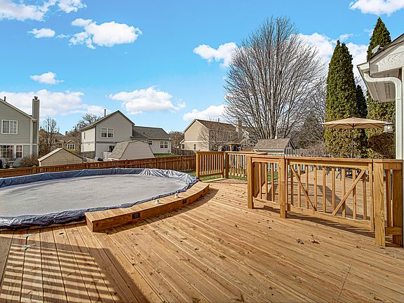 4th image of 1043 N Lancaster Cir