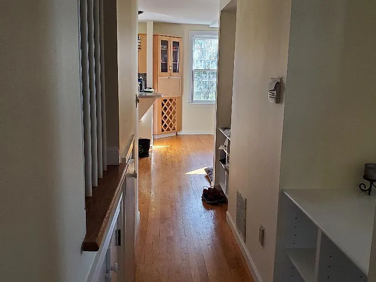 19 Grand Ave — Photo 10